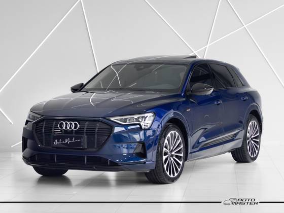AUDI E-TRON ELÉTRICO PERFORMANCE BLACK QUATTRO